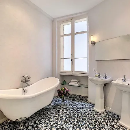 #11 Clemenceau Design Hyper Centre 10min & Apartment *